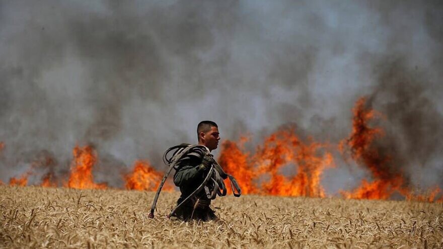 Incendiary Balloons Plague Israeli land Near Gaza Border ...