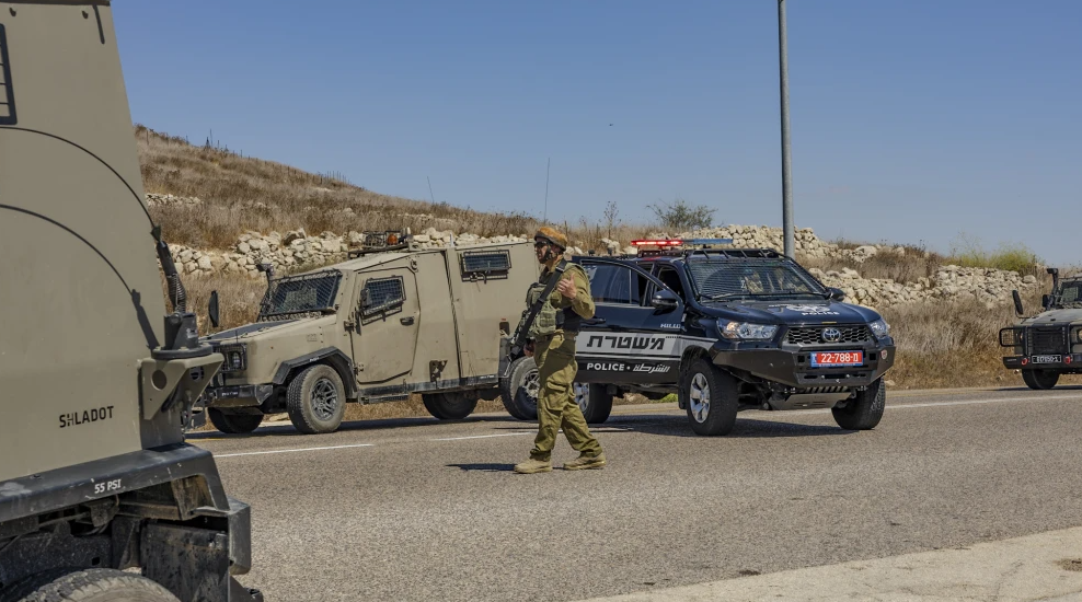 Israeli soldiers and police officers near the scene of an attack, in which a terrorist shot and killed Netanel Shakron, a father of six, at a spring near Neve Tzuf in the Binyamin region of Samaria, Sept. 20, 2026. Credit: Hilel Ben Or/Flash90.
